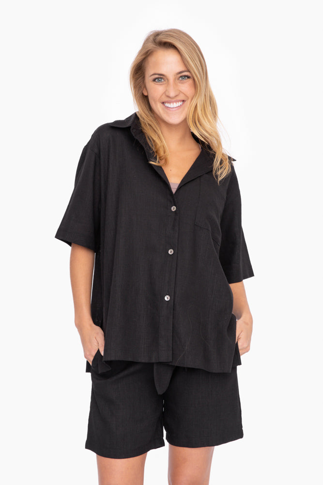 Breezy Bay | Oversized Short Sleeve Button Down Shirt | Black